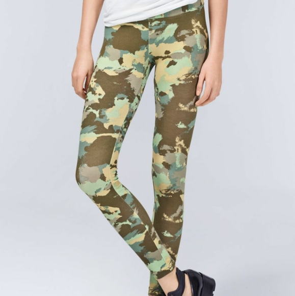 Aritzia Pants - 🎫FREE with purchase Aritzia talula camo leggings